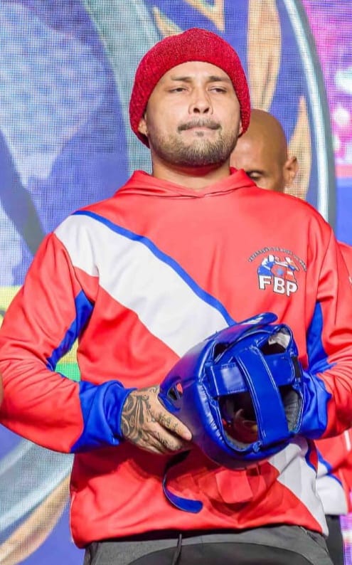 Anderson Oliveira é o técnico dos garotos e busca a todo custo realizar o sonho deles