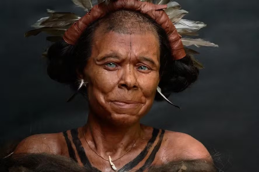Cientistas e artistas uniram forças para recriar o rosto de uma mulher que viveu há 10.500 anos, na Bélgica