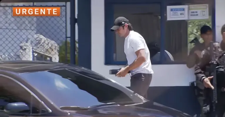 Momento em que Daniel Bueno Vorcaro, sócio e gestor do Banco Master, deixou a prisão