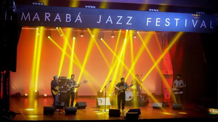 Além da programação musical, o festival se conecta a outras iniciativas culturais.