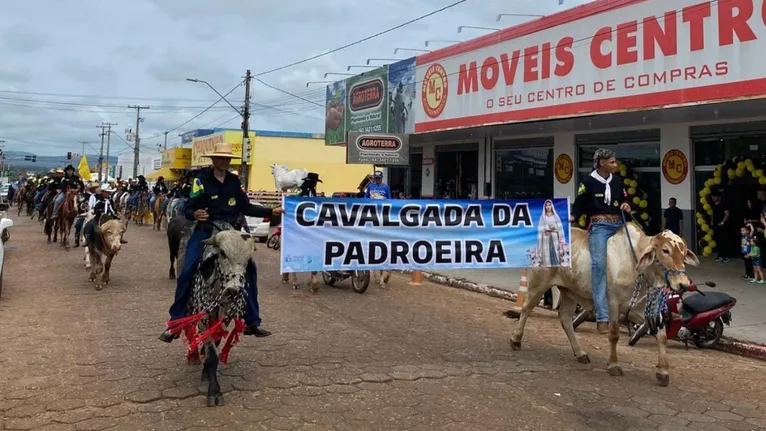 Cavalgada de abertura da tradicional festividade católica