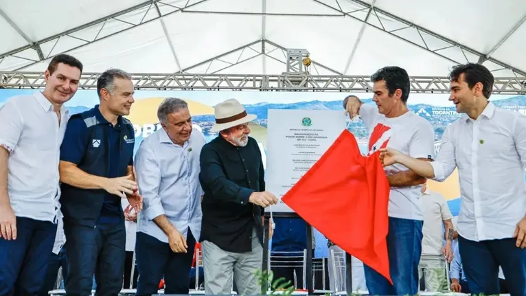 O governador Helder Barbalho participou, na manhã desta terça-feira (18), ao lado do presidente Luiz Inácio Lula da Silva e do ministro Jader Filho