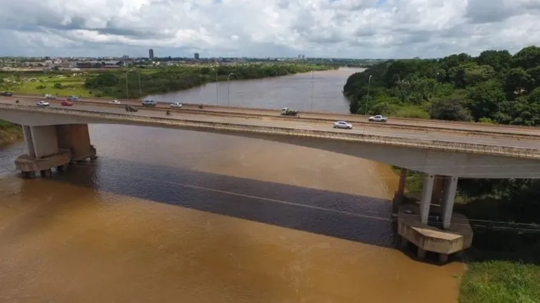 As duas vias da ponte sobre o rio Itacaiúnas, um lado entregue em 1981 e o outro lado em 2010