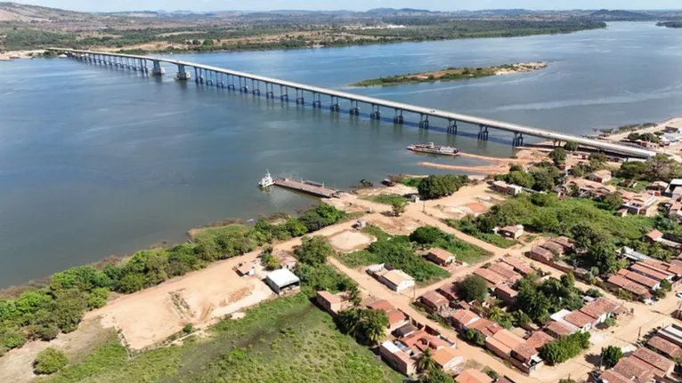 A substituição da balsa pela travessia direta na BR-153 é crucial para o aprimoramento da logística do corredor, garantindo a fluidez e a segurança do tráfego.