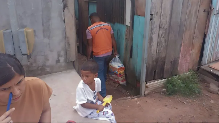 No domingo (7), a Seaspac entregou colchões e cestas básicas para nove famílias