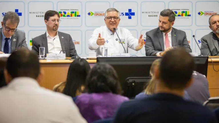 A chegada dos novos médicos especialistas promete transformar o cenário da saúde em várias comunidades carentes.