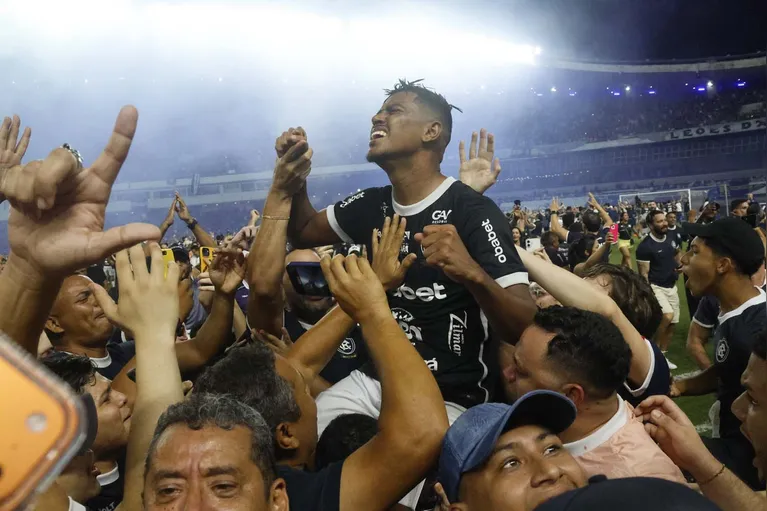Pedro Rocha foi o artilheiro da Série B e o jogador mais valioso do elenco azulino