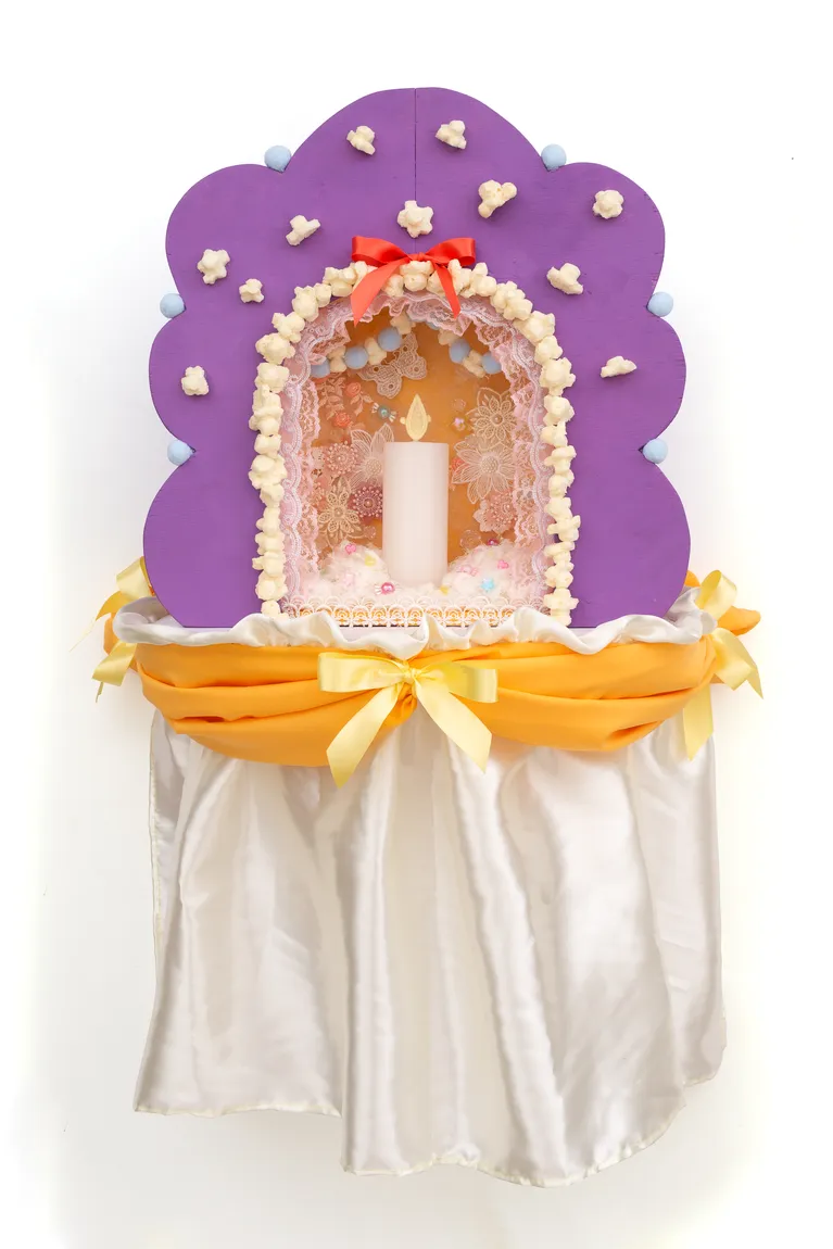 Exposição ‘Mãos cintilantes, brincadeiras etéreas’