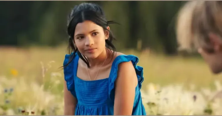 Atriz de série teen da Netflix é desmascarada após mentir idade