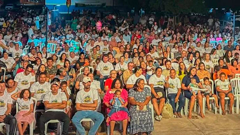 O ponto alto da programação aconteceu na Praça da Bíblia, onde foi realizado um grande culto evangélico seguido de um show gospel