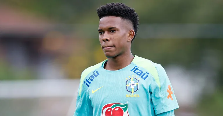 Estêvão vinha sendo um dos grandes destaques do futebol mundial, mas teve uma grave lesão
