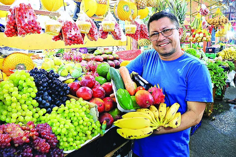 Nildo Moreira, fruteiro de 47 anos, é um dos feirantes mais conhecidos