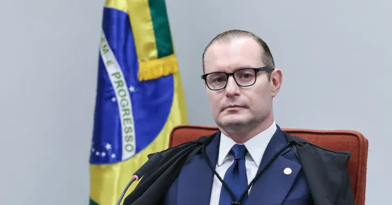 O ministro Cristiano Zanin deve decretar a condenação de Bolsonaro e dos outros oito réus envolvidos na trama golpista