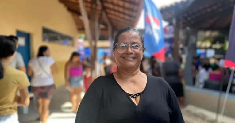 Vaneide Moura aproveitou para trocar os óculos