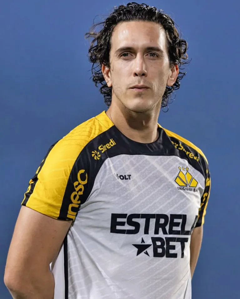 O Cavani da Amazônia volta ao palco onde já marcou muitos gols e contra o rival favorito