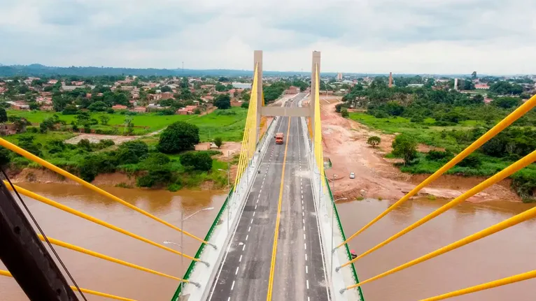 Com 524 metros de extensão e 16 metros de largura, a estrutura foi projetada para suportar o crescente tráfego da região e fortalecer a economia local