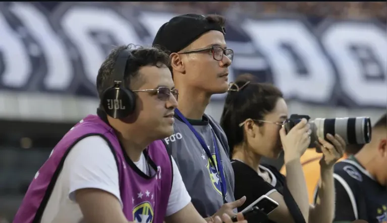 Magno Fernandes e Kaio Rodrigues, da equipe de Esportes do DOL, na cobertura da final do Parazão 2025.