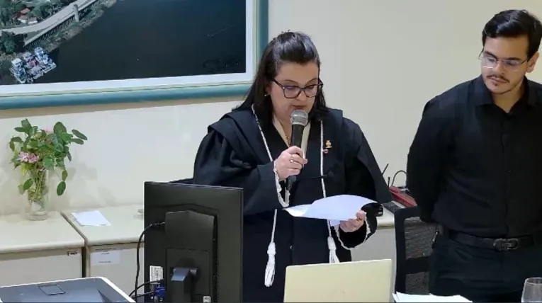 A sentença foi lida pela Juíza Alessandra Rocha da Silva Sousa por volta das 18h20.