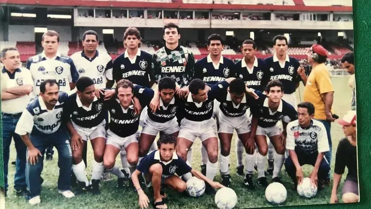 Cuca (segundo jogador agachado da esquerda para a direita) na época que jogou no Remo