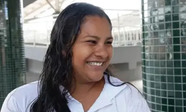 Marcilene Carvalho, estudante de técnico em enfermagem, aprova a modernização do sistema e destaca a agilidade e o conforto dos novos ônibus climatizados.