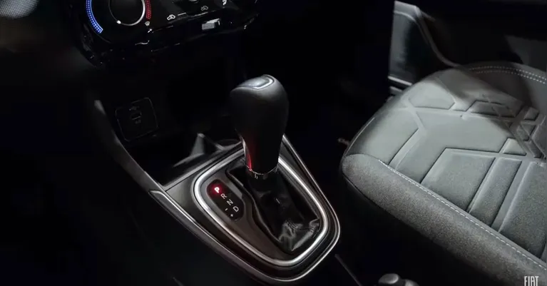 Sem revisão, a transmissão automática dá sinais claros: trancos, patinação e uma conta pesada na oficina.