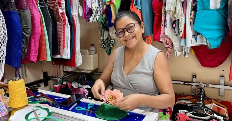 Marilene Nunes de Souza já participou de dois cursos ofertados pela Prefeitura de Belém e utiliza os conhecimentos obtidos na formação para aprimorar os produtos do empreendimento dela.