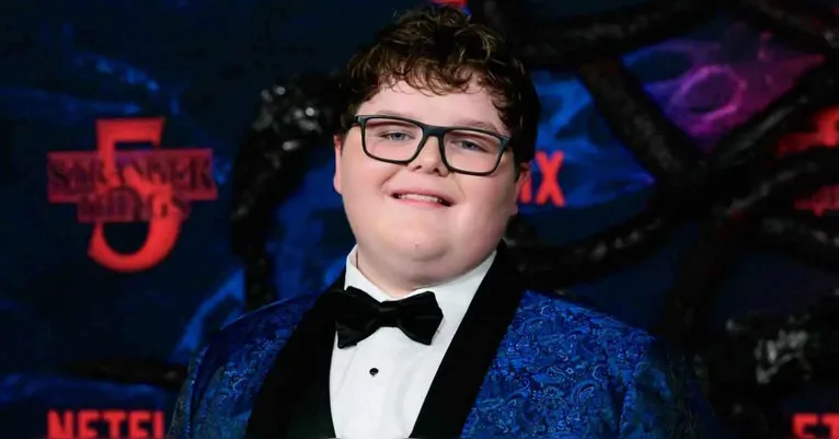 O ator Jake Connelly, de 13 anos, é uma das novidades da última temporada de Stranger Things, dando vida ao atrevido Derek.