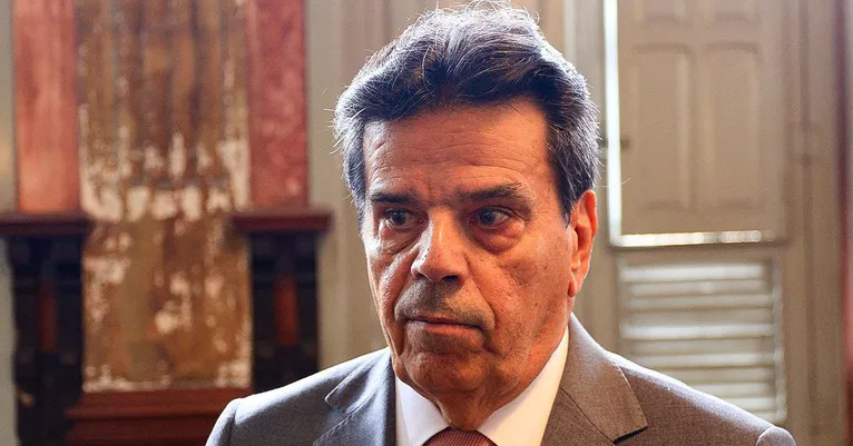 O Dr. Alberto Gomes Ferreira Júnior destaca a importância da formação médica de qualidade.