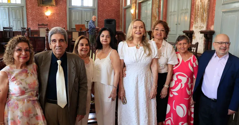 A presença feminina na Turma de 1975 evidencia a força e a representatividade das mulheres do curso.