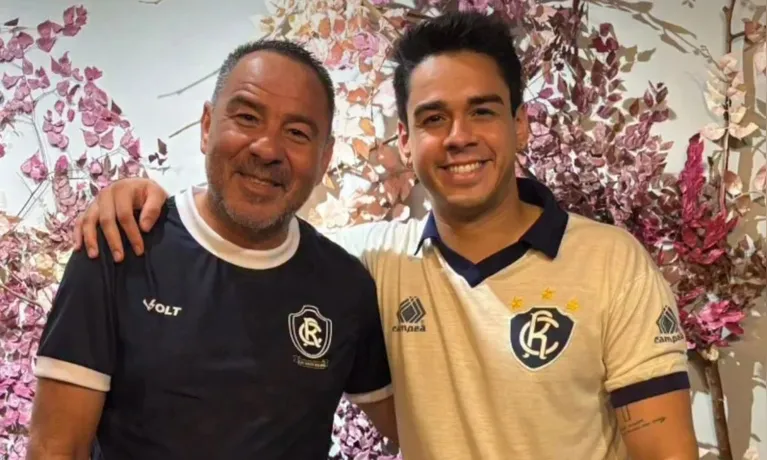 Rei Artur e Artur Júnior; pai e filho unidos pela mesma paixão azulina.