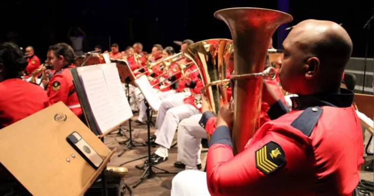 A Banda de Música do Comando do 4º Distrito Naval se apresenta em Belém e Ananindeua com repertório que mistura hinos militares e canções populares.