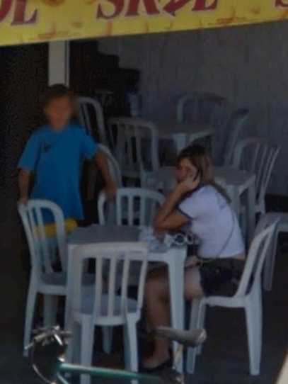 Imagem rara de 2011, capturada pelo Google Street View, desperta nostalgia entre fãs ao mostrar Marília Mendonça adolescente em frente ao bar da mãe, ponto de partida de sua trajetória musical.