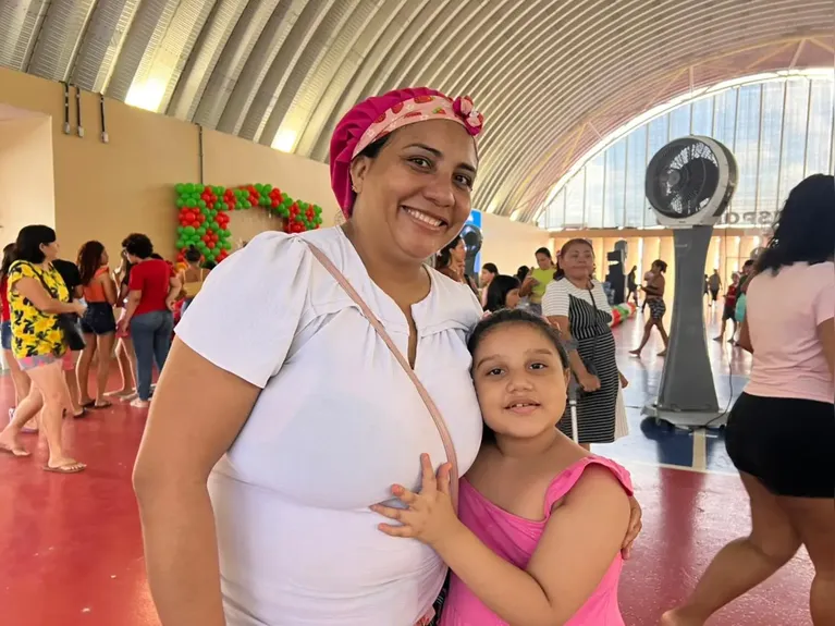 No bairro do Icuí-Guajará, em Ananindeua, a moradora, Nelma Vieira, participou da ação acompanhada da filha, Laise Daniele.