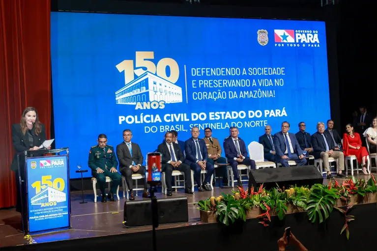 Autoridades dos poderes Executivo, Legislativo e Judiciário