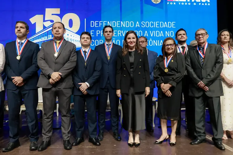 Durante a cerimônia foram entregues honrarias