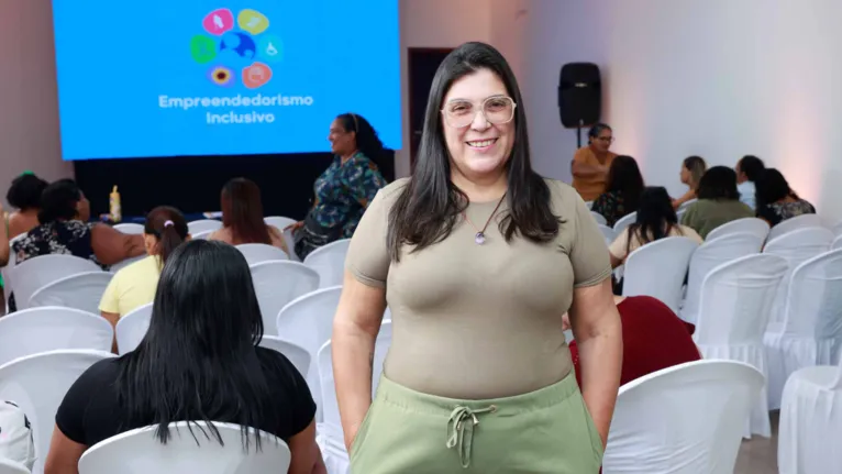 Luciana Azevedo, mãe de Rafael, aposta no Programa Empreendedorismo Inclusivo para fortalecer sua doceria virtual e ampliar a geração de renda na Grande Belém.