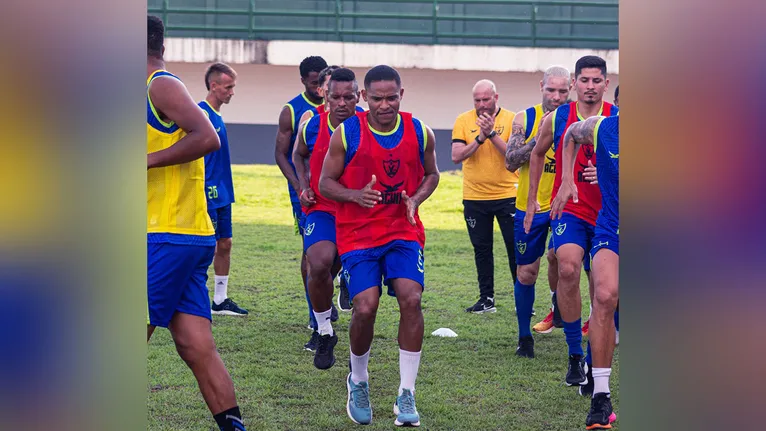 Águia de Marabá entra em campo sob clima de comoção após acidente com equipe de base; clube busca o bicampeonato