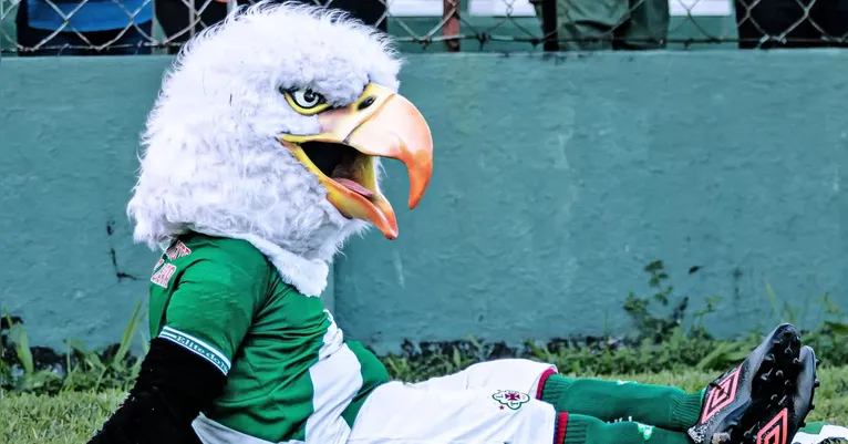 A Águia precisa vencer para sonhar com a classificação e não dá sorte para o rebaixamento