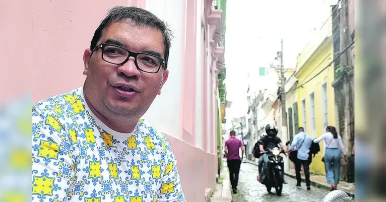 Professor e historiador Michel Pinho.