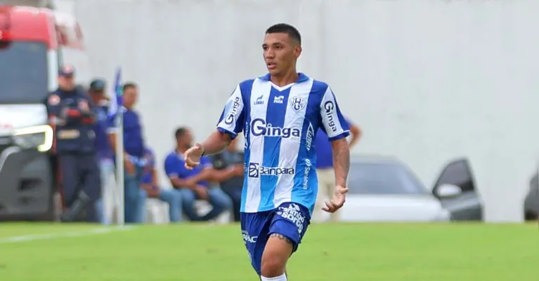 Brian tem apenas 18 anos e é o mais novo do elenco profissional