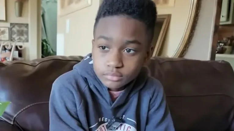 O menino agiu rapido pulando a janela e chamou a policia