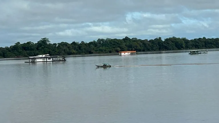 Devido à complexidade da operação, o comando local do Corpo de Bombeiros solicitou o envio de mergulhadores especializados