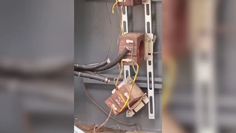 As chamas e a oscilação elétrica causaram prejuízos significativos no interior da unidade.