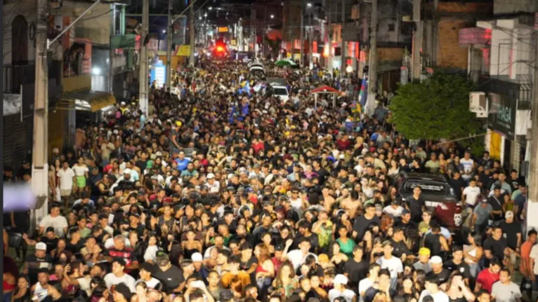 A projeção da prefeitura é de que o Carnaval de Cametá 2026 atraia um público superior a 100 mil foliões ao longo da programação oficial.