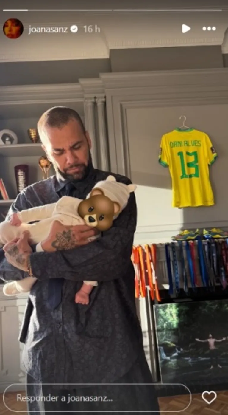 Daniel Alves com a filha.
