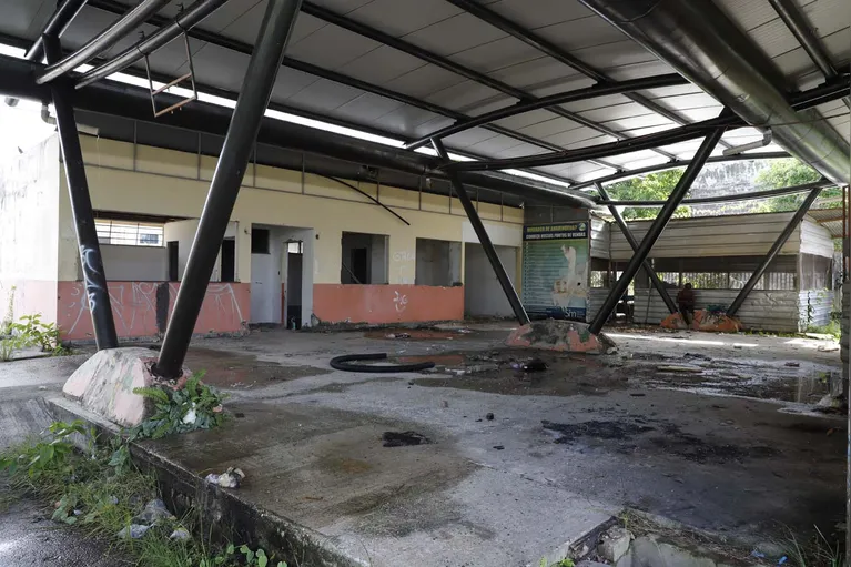 Belém, Pará, Brasil, CIDADE. Abandono de uma estação de ônibus na Cidade Nova 8 em frente ao Abacatão.  12-01-2026 Foto: Wagner Almeida / Diário do Pará.
