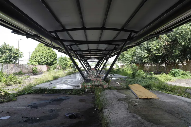 Belém, Pará, Brasil, CIDADE. Abandono de uma estação de ônibus na Cidade Nova 8 em frente ao Abacatão.  12-01-2026 Foto: Wagner Almeida / Diário do Pará.