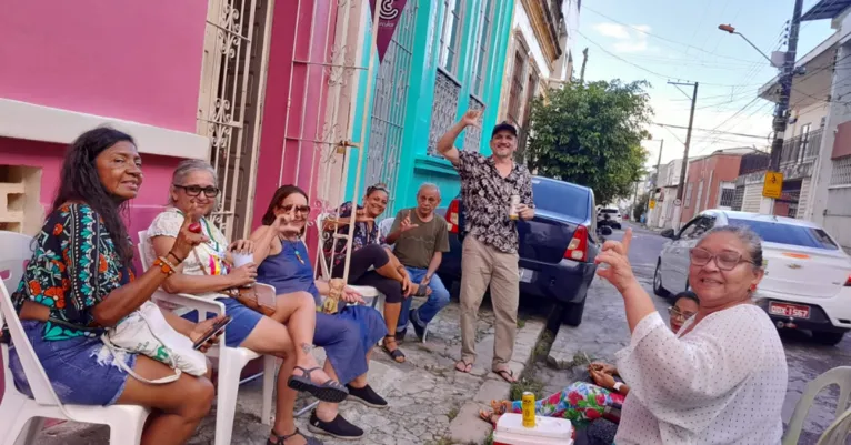 As cadeiras e conversas na calçada: gostosa Belém de outrora ainda vive