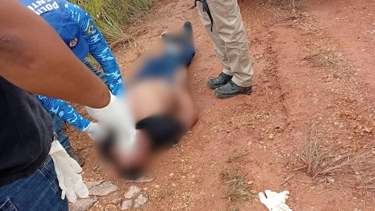 A principal linha de investigação sugere que as vítimas foram atraídas para uma emboscada.