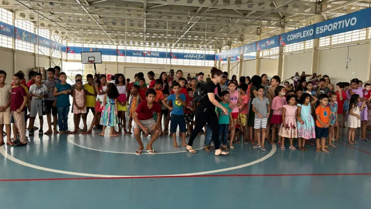 Crianças em atividades na UsiPaz